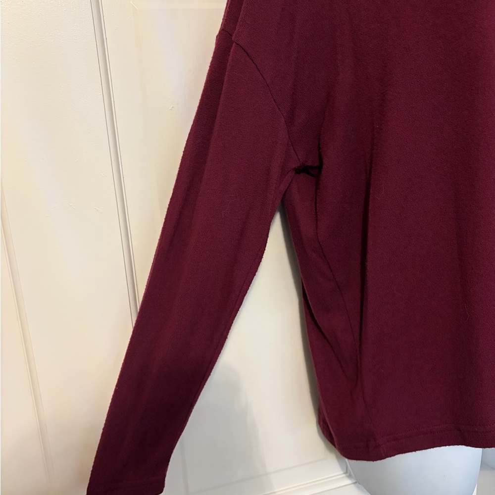 Old Navy Deep Red Long Sleeve V-Neck Top - Picture 2 of 4